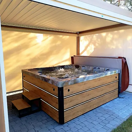 Hytte Ogrzewane U Kamili Sztutowo, Jacuzzi, Plac Zabaw, Klimatyzacja, Parking# 884#90#09#01 Sztutowo